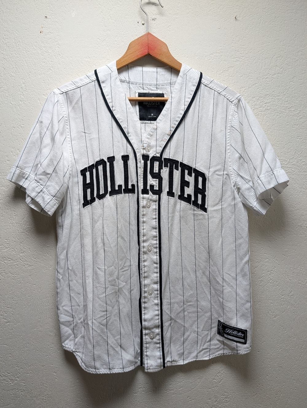 Men's Hollister Baseball Jersey Short Sleeve Button-up Shirt Size Medium Sports